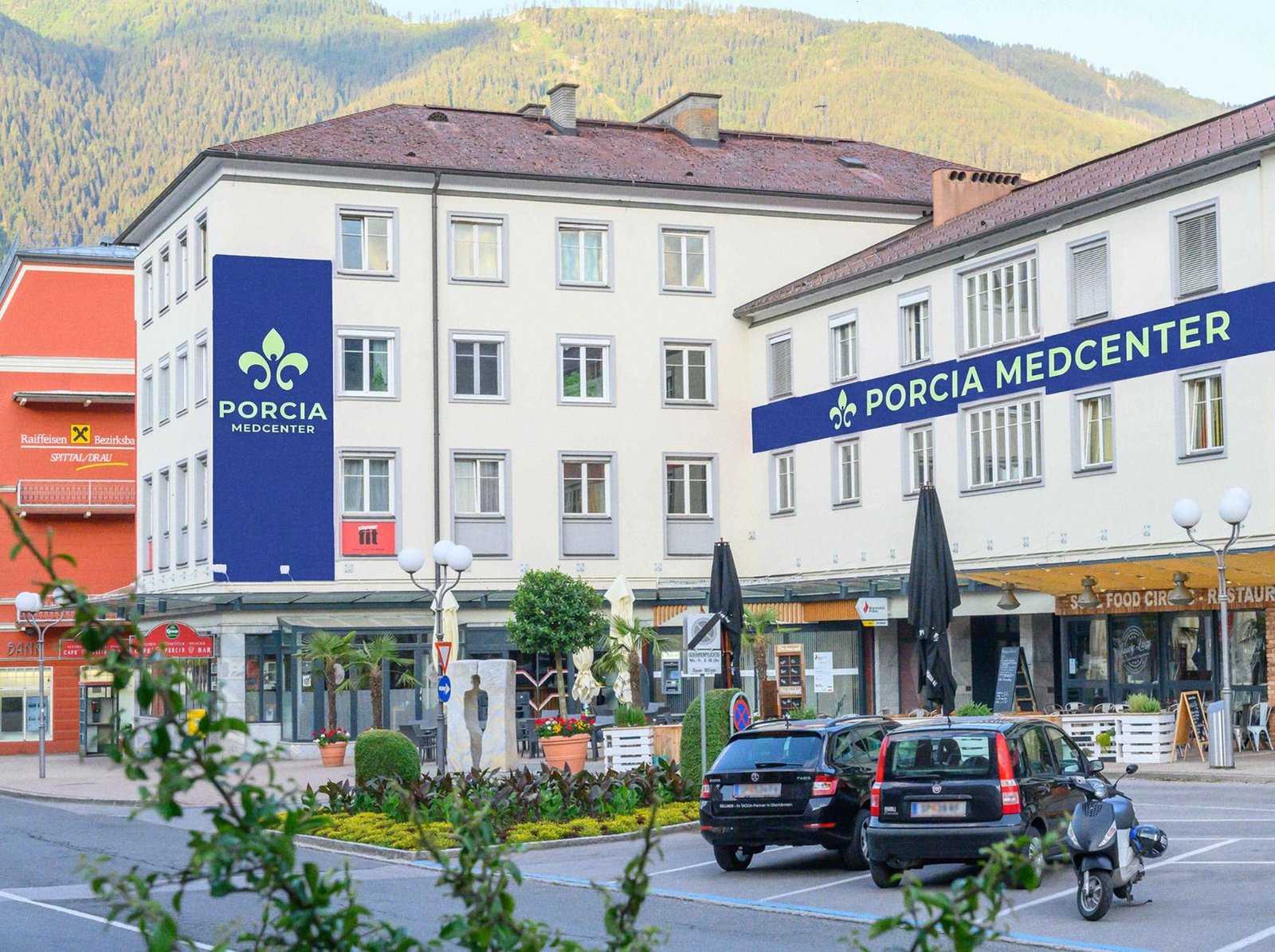 Das Haus am Neuen Platz mit der Beschriftung Porcia MedCenter
